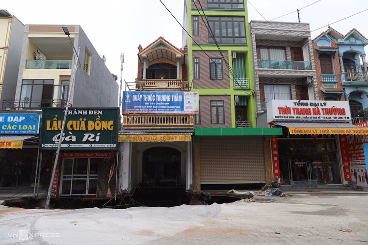 Hiện trường hố 'tử thần' rộng hơn 100 m2 ảnh 2