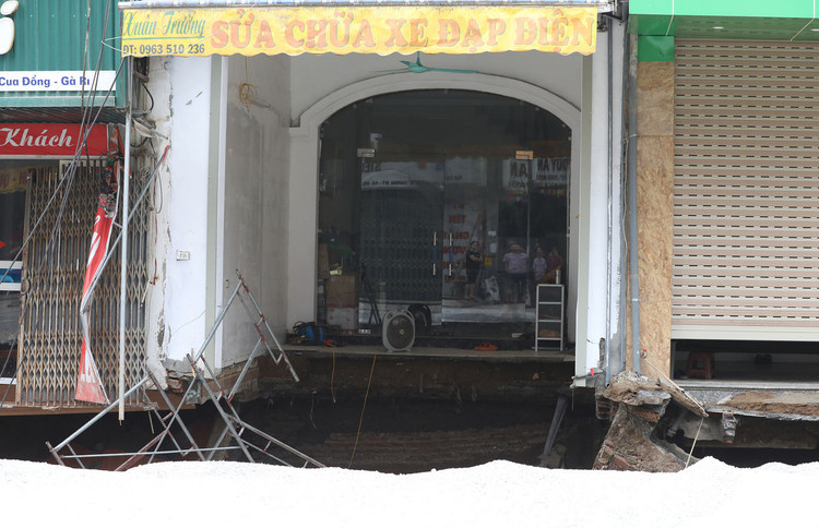 Hiện trường hố 'tử thần' rộng hơn 100 m2 ảnh 3