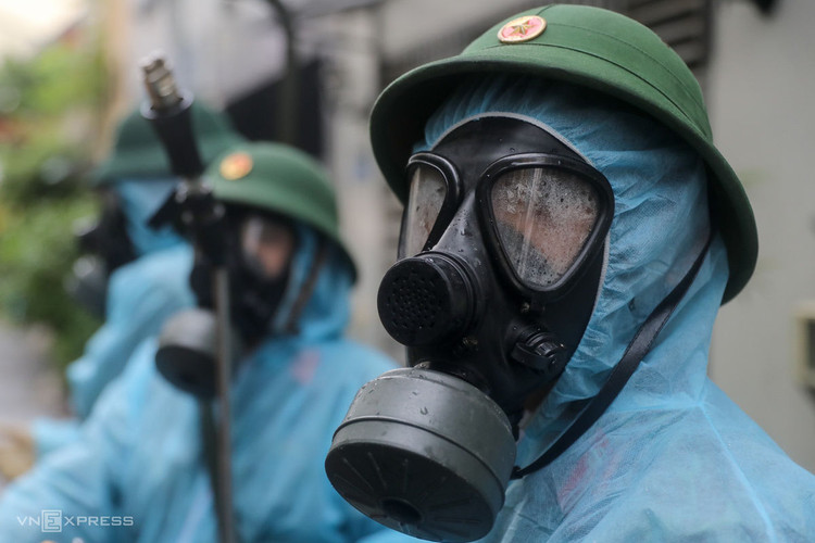 15 xe đặc chủng Quân khu 7 phun khử trùng quận Gò Vấp ảnh 8