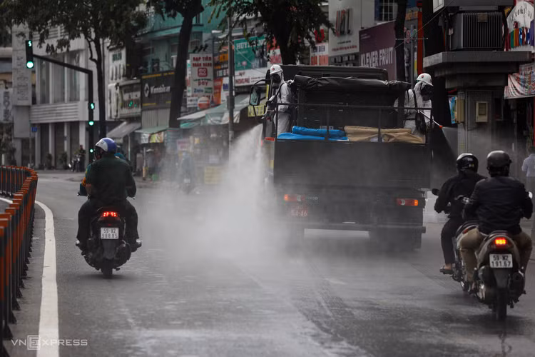 15 xe đặc chủng Quân khu 7 phun khử trùng quận Gò Vấp ảnh 6 15 xe đặc chủng Quân khu 7 phun khử trùng quận Gò Vấp ảnh 6