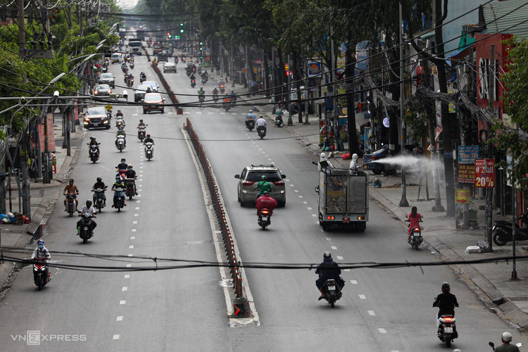 15 xe đặc chủng Quân khu 7 phun khử trùng quận Gò Vấp ảnh 9