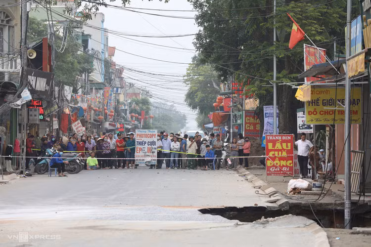 Hiện trường hố 'tử thần' rộng hơn 100 m2 ảnh 6