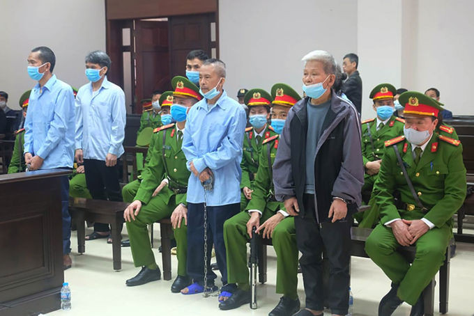 Các bị cáo tại toà sáng nay. Ảnh: Nam Anh.