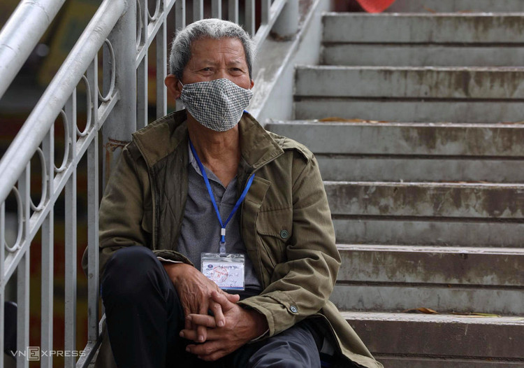 Bệnh nhân nháo nhác khi Bệnh viện K phong tỏa ảnh 4