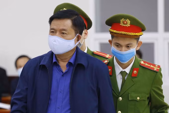 Cựu chủ tịch PVN Đinh La Thăng trong phiên toà ngày 8/3. Đây là vụ án thứ 4, ông bị xét xử. Ảnh: TTXVN