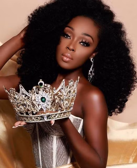 Khoảnh khắc tân Hoa hậu Hòa bình Thế giới gục ngã khi đăng quang - 6