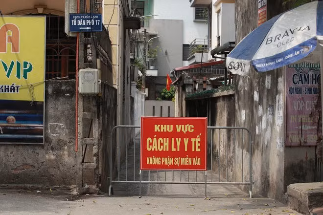 Hà Nội: Hơn 200 trường hợp liên quan người bán rau mắc Covid-19 - 1