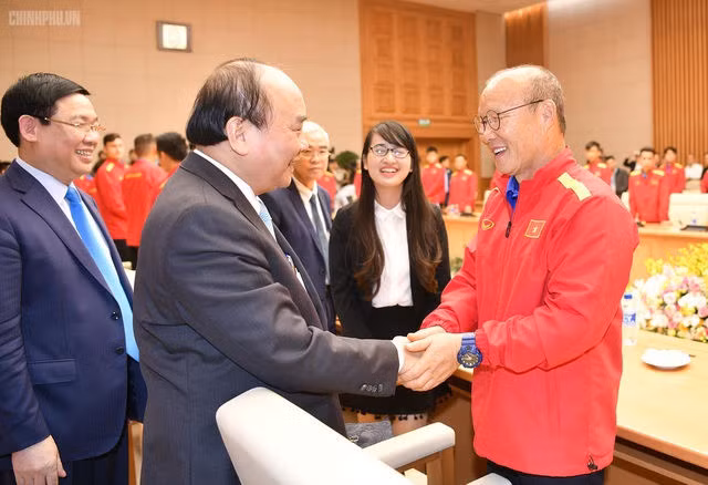 Chủ tịch nước và Chủ tịch Quốc hội chúc mừng đội tuyển Việt Nam - 1