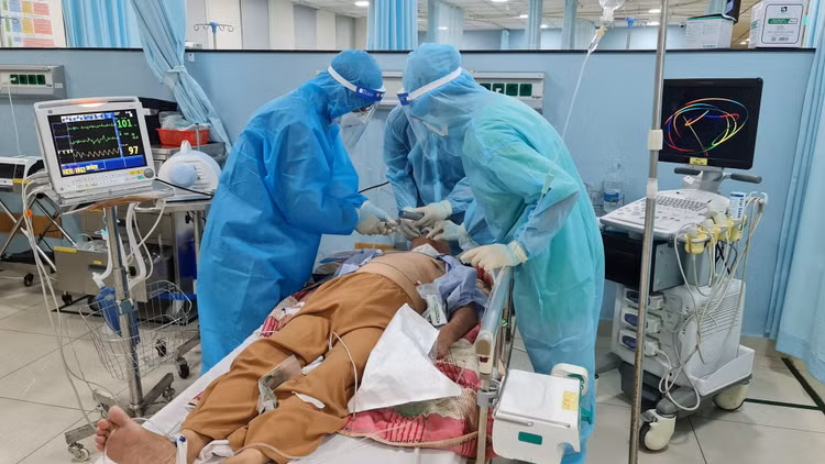 Bệnh viện Quân y 175 luôn hỗ trợ người dân trong phòng, chống dịch, chăm sóc, điều trị, cấp cứu bệnh nhân Covid-19 cũng như các bệnh nhân khác.