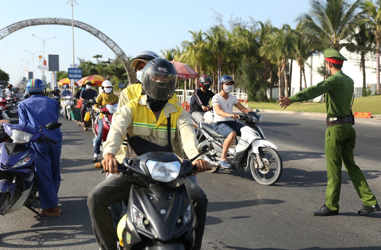 Chot kiem soat Covid-19 anh 1