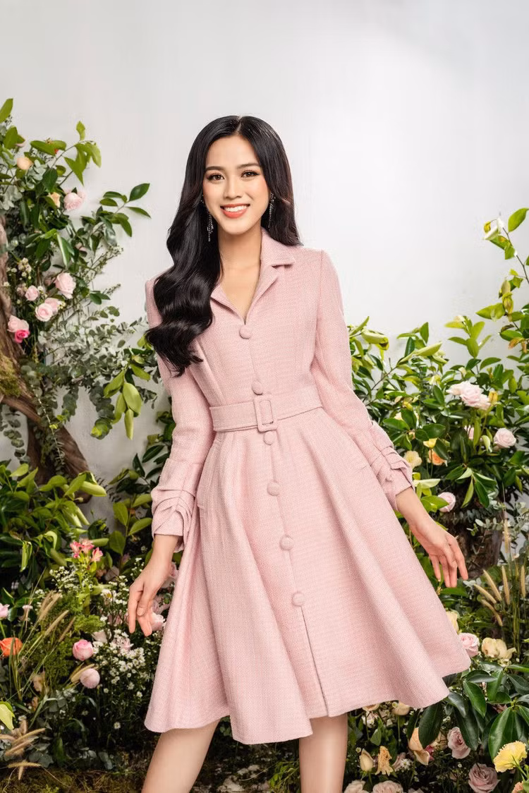 Hoa hậu Đỗ Thị Hà đẹp tựa 'nàng thơ', khoe đôi chân dài thẳng tắp - ảnh 5