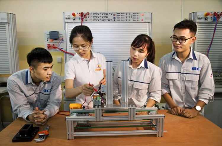 Vào trường Cao đẳng nghề, không nhất thiết phải có bằng tốt nghiệp THPT - 1