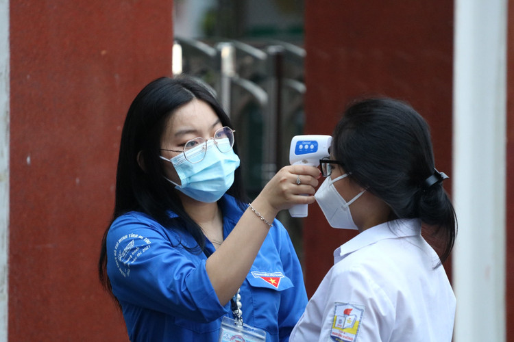 Thí sinh Hà Tĩnh ra Bắc Giang để thi tốt nghiệp THPT đợt 2 - 1