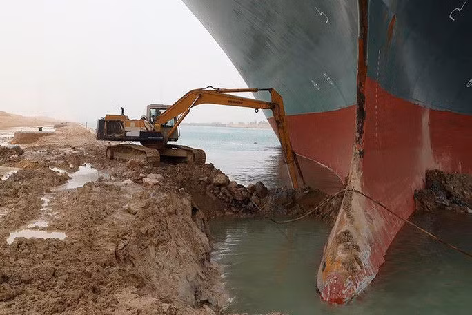Tàu Ever Given mắc cạn một tuần, mức bồi thường cao kỷ lục? - Ảnh 2.