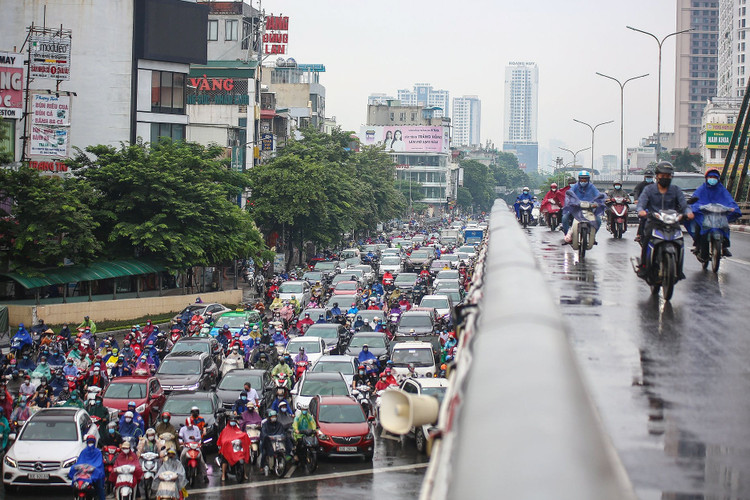 mua khien duong pho Ha Noi un tac anh 3