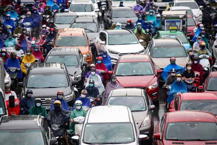 mua khien duong pho Ha Noi un tac anh 2