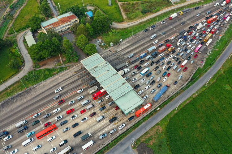 Be gai nang 3 kg sinh tren tau anh 6