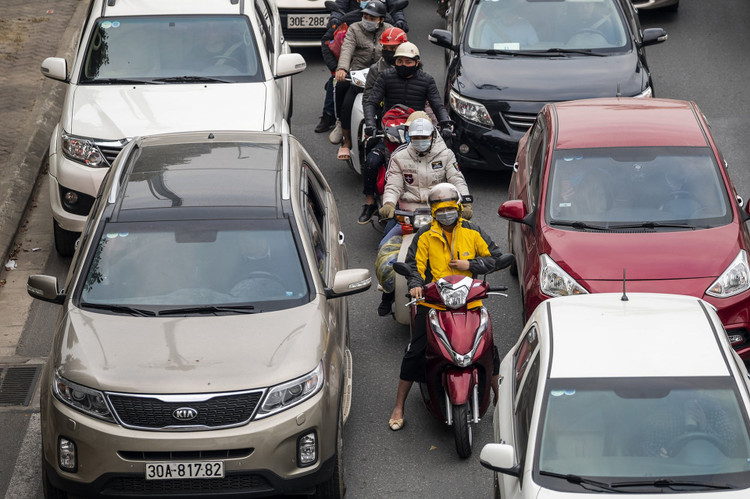 Be gai nang 3 kg sinh tren tau anh 3