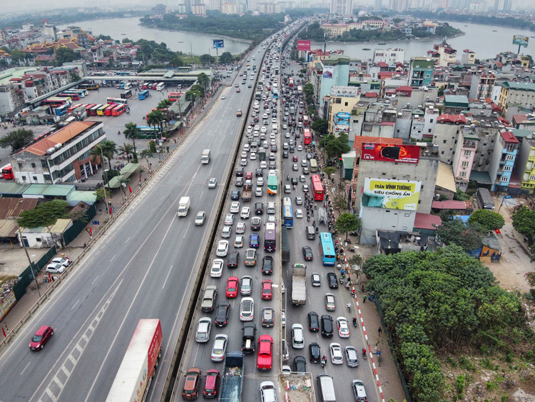 Be gai nang 3 kg sinh tren tau anh 13