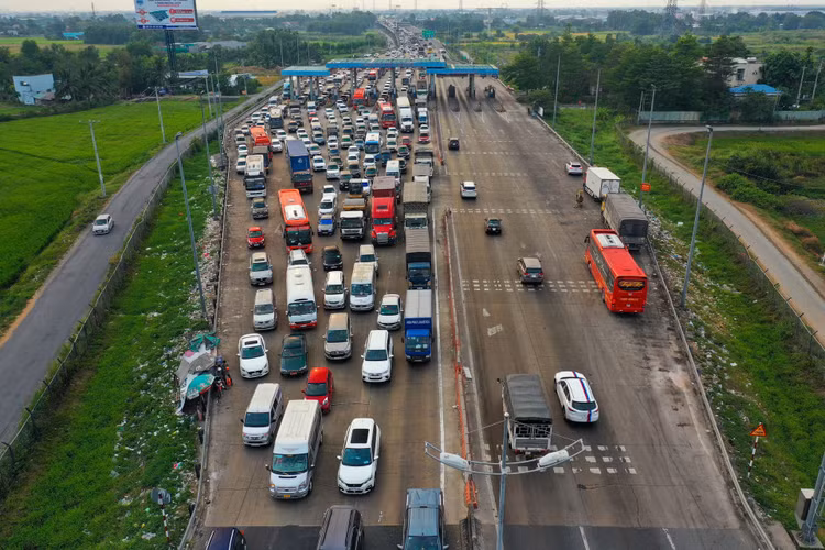 Be gai nang 3 kg sinh tren tau anh 4