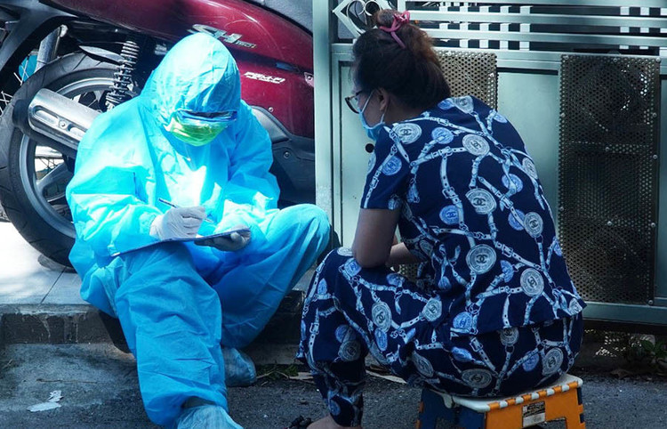 Nhân viên y tế TP.HCM giả làm người đi mua thịt để truy vết F0