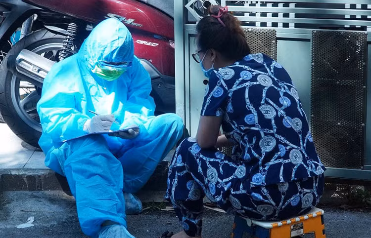 Nhân viên y tế TP.HCM giả làm người đi mua thịt để truy vết F0