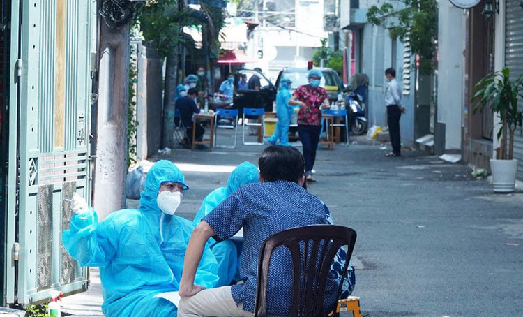 Nhân viên y tế TP.HCM giả làm người đi mua thịt để truy vết F0