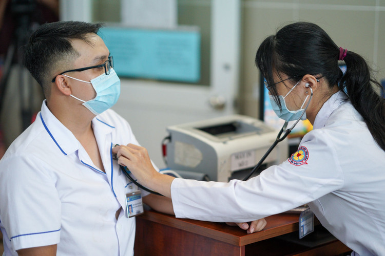 TP.HCM bat dau chien dich tiem vaccine Covid-19 lon nhat anh 1