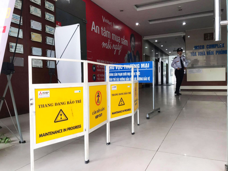 Nhân chứng kể lại vụ giám đốc và nhân viên rơi xuống sảnh chung cư - 1