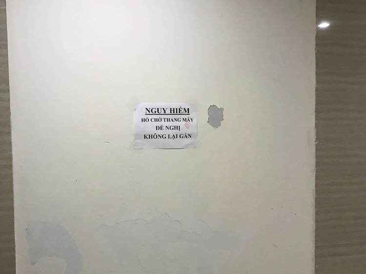 Nhân chứng kể lại vụ giám đốc và nhân viên rơi xuống sảnh chung cư - 5