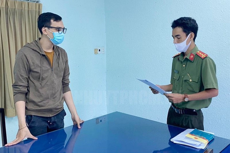 Dương Tấn Hậu tại cơ quan điều tra.