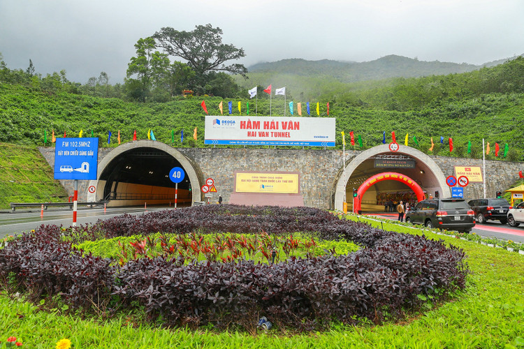 Thong xe ham Hai Van 2 anh 3