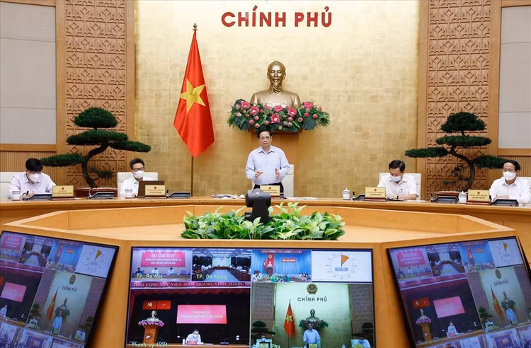 Thủ tướng Chính phủ chủ trì phiên họp. Ảnh Dương Giang