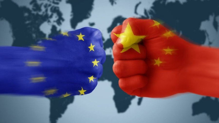 Căng thẳng EU-Trung Quốc: Bắc Kinh 'tung cước' phản đòn, EU cảnh cáo hậu quả. (Nguồn: Reuters)