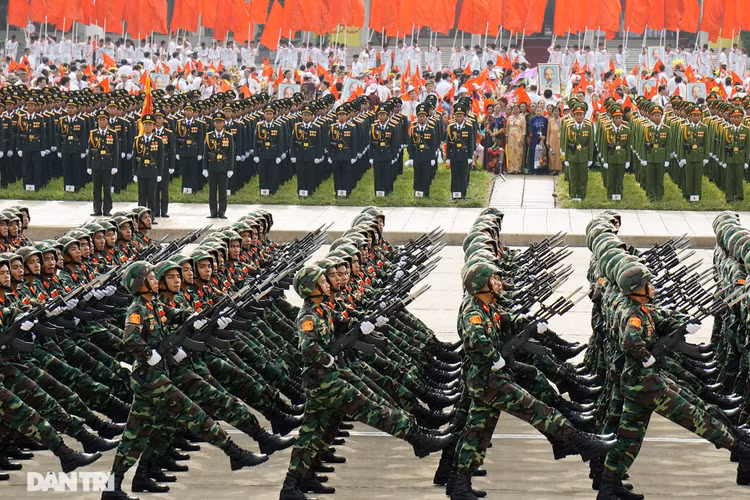 Ngắm Lễ diễu binh hùng tráng, rộn ràng đường phố Thủ đô dịp Quốc khánh 2015 - 10