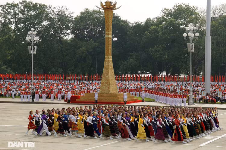 Ngắm Lễ diễu binh hùng tráng, rộn ràng đường phố Thủ đô dịp Quốc khánh 2015 - 20