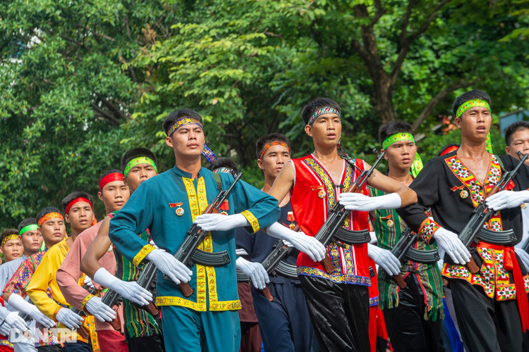 Ngắm Lễ diễu binh hùng tráng, rộn ràng đường phố Thủ đô dịp Quốc khánh 2015 - 29