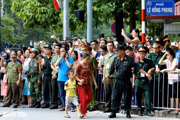 Ngắm Lễ diễu binh hùng tráng, rộn ràng đường phố Thủ đô dịp Quốc khánh 2015 - 42