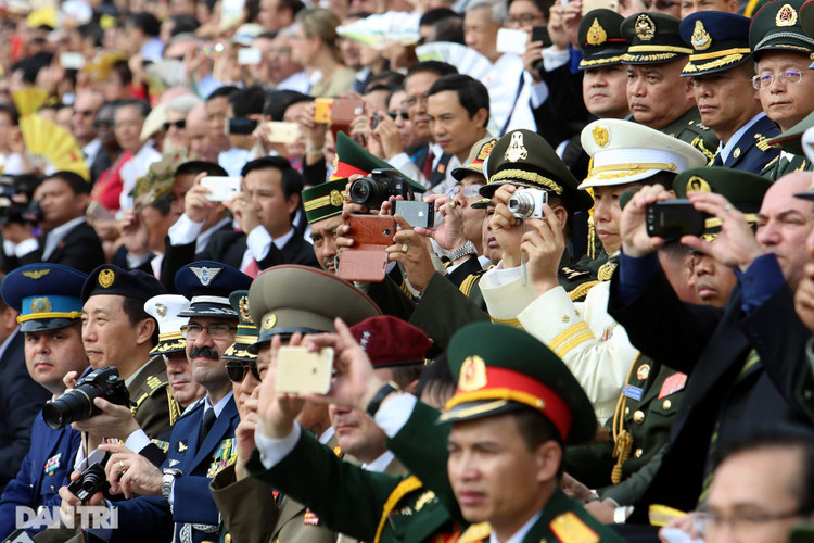 Ngắm Lễ diễu binh hùng tráng, rộn ràng đường phố Thủ đô dịp Quốc khánh 2015 - 22