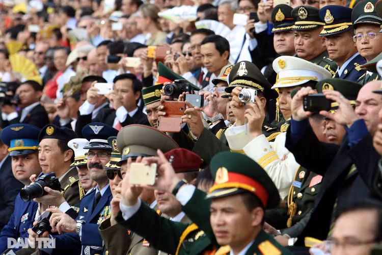 Ngắm Lễ diễu binh hùng tráng, rộn ràng đường phố Thủ đô dịp Quốc khánh 2015 - 22