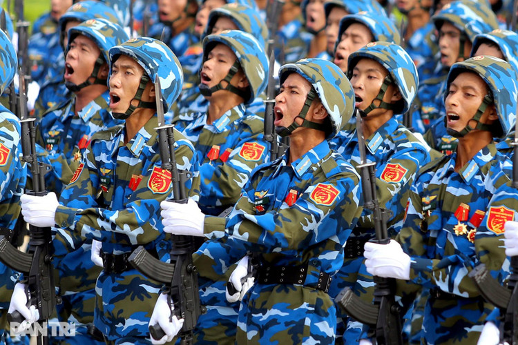 Ngắm Lễ diễu binh hùng tráng, rộn ràng đường phố Thủ đô dịp Quốc khánh 2015 - 11