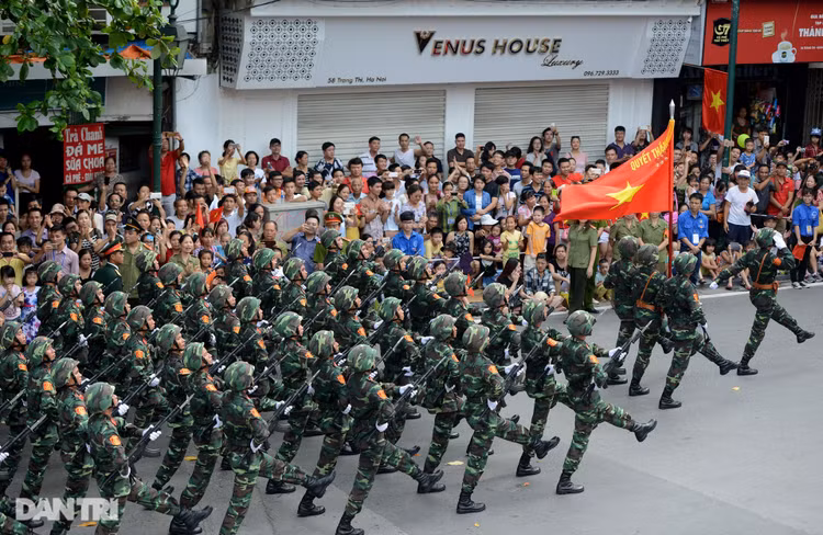 Ngắm Lễ diễu binh hùng tráng, rộn ràng đường phố Thủ đô dịp Quốc khánh 2015 - 32