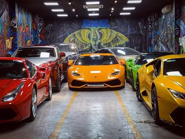 Bên trong garage siêu xe hoành tráng của giới đại gia Việt