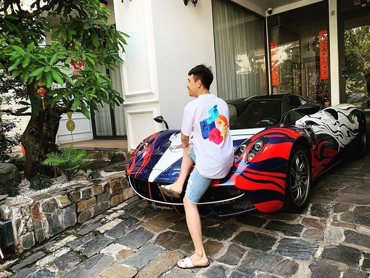 Bên trong garage siêu xe hoành tráng của giới đại gia Việt