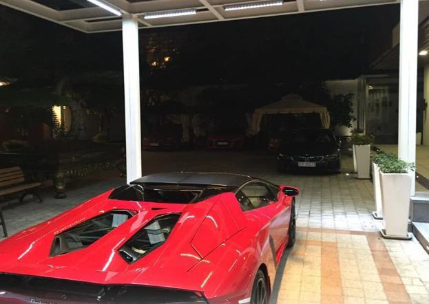 Bên trong garage siêu xe hoành tráng của giới đại gia Việt