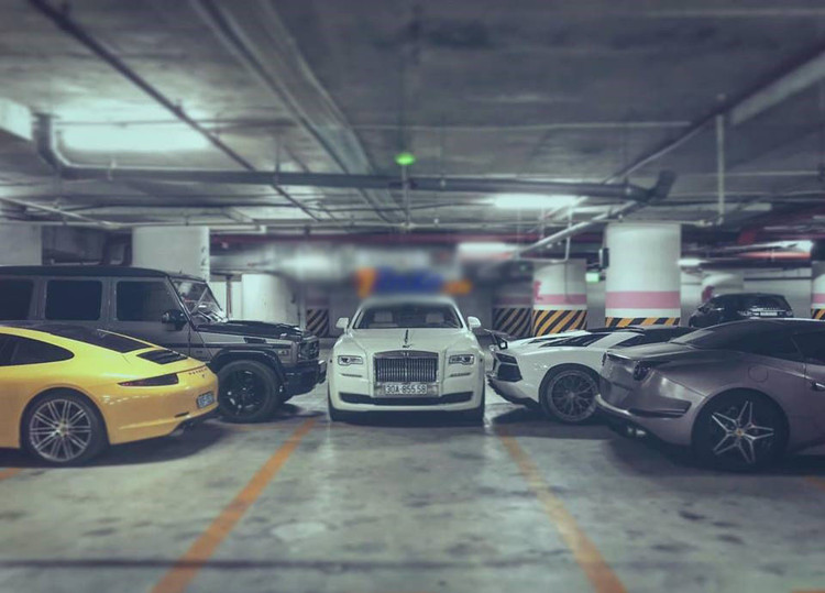 Bên trong garage siêu xe hoành tráng của giới đại gia Việt
