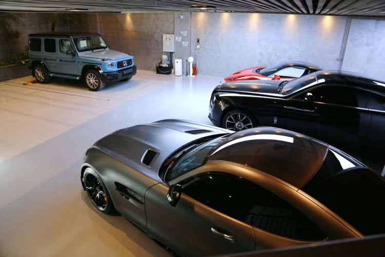 Bên trong garage siêu xe hoành tráng của giới đại gia Việt