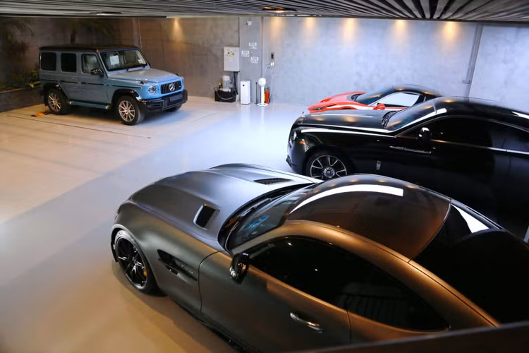 Bên trong garage siêu xe hoành tráng của giới đại gia Việt