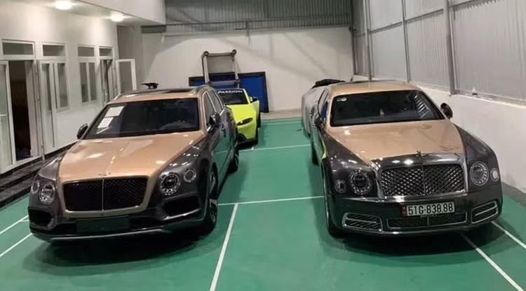 Bên trong garage siêu xe hoành tráng của giới đại gia Việt