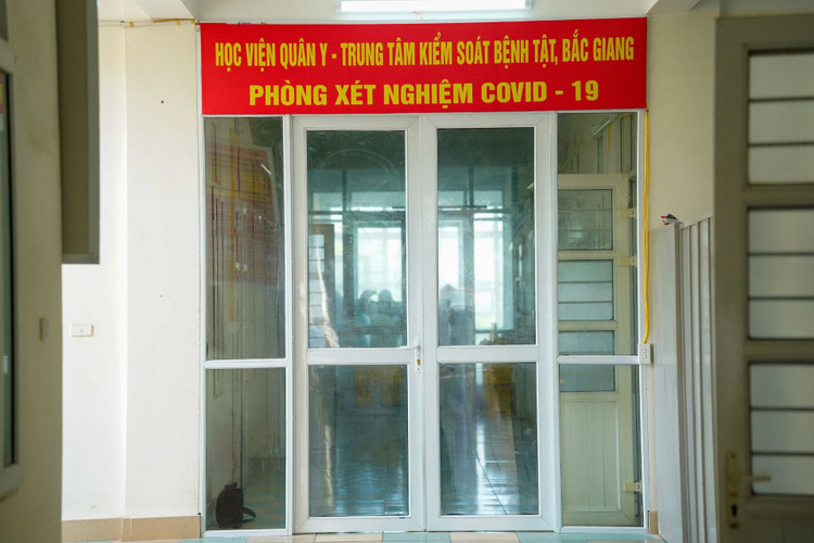 Trung tam xet nghiem Covid-19 anh 1